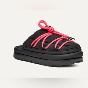 NWOT- UGG- Spaceslider Tech Slide- black and neon pink-Size 9